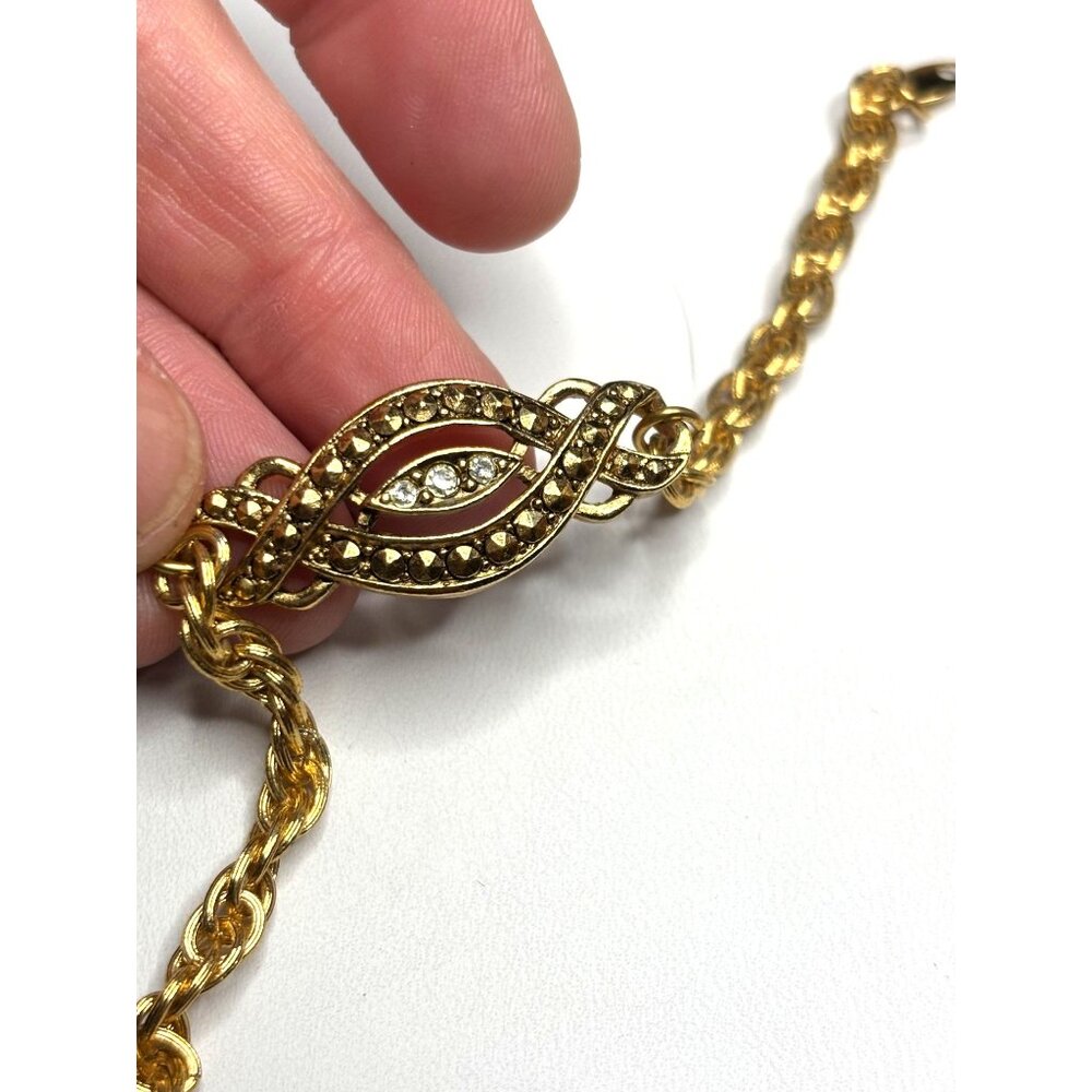 AVON Gold-Tone Rope Chain Bracelet W/ Rhinestone & Intricate Centerpiece Design